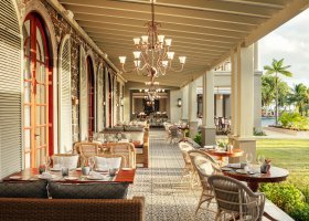 mauricius-hotel-st-regis-le-morne-resort-410_ext_w_1.jpg