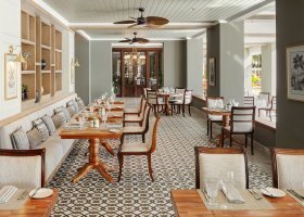 mauricius-hotel-st-regis-le-morne-resort-412_ext_w_1.jpg