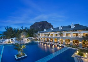 mauricius-hotel-st-regis-resort-180_ext_w_1.jpg