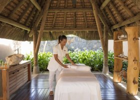 mauricius-hotel-trou-aux-biches-beachcomber-284_ext_w_1.jpg